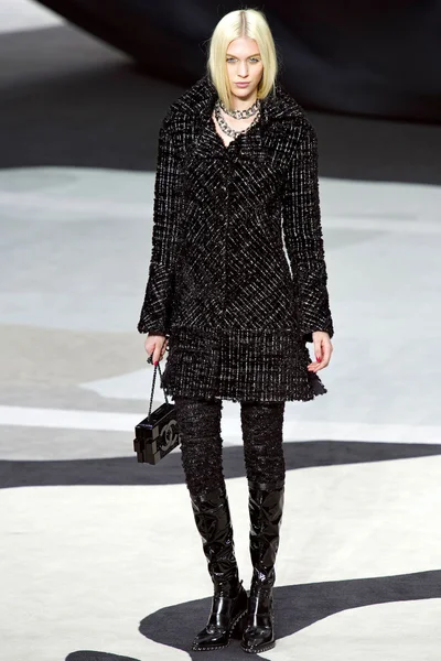 Look 18